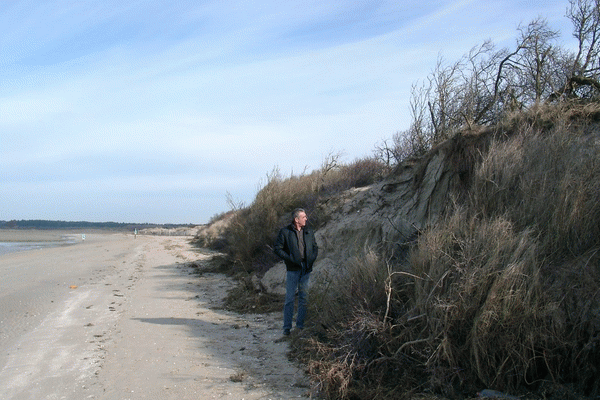 En amont du Parking de la Maye, la dune ?  fortement reculé
